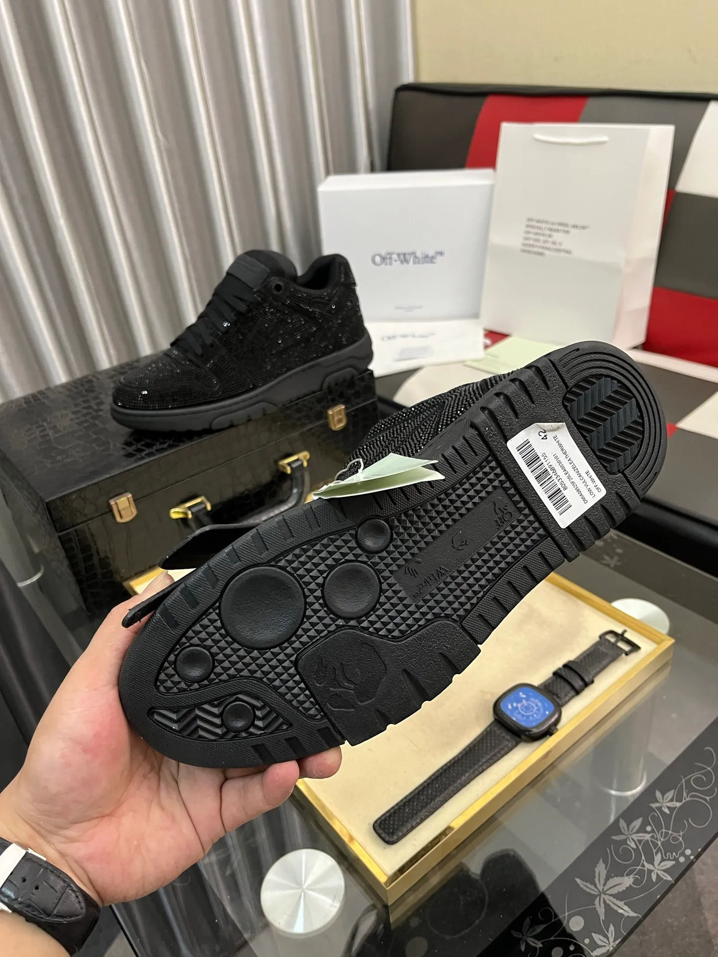 Men's shoes 💰700⌚️⌚️ OFF-White C/O VirGil Abloh fashionable and versatile casual shoes. Exclusive first release of the new model. Made of environmentally friendly cowhide leather and mesh upper material. The insole is embedded with foam cushioning EVA material. The correct midsole is equipped with EVA lightweight cushioning. External tooth nail rubber outsole. The correct accessories are customized simultaneously. Women's model: 35-40 Men's model: 39-45